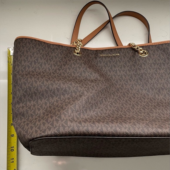 Michael Kors Jet Set Chain Laptop Tote - Picture 13 of 15